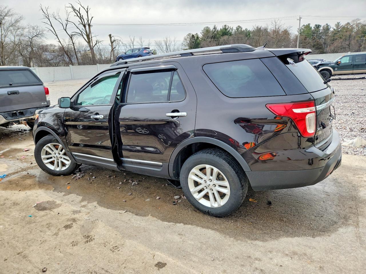 2014 FORD EXPLORER XLT photo 3