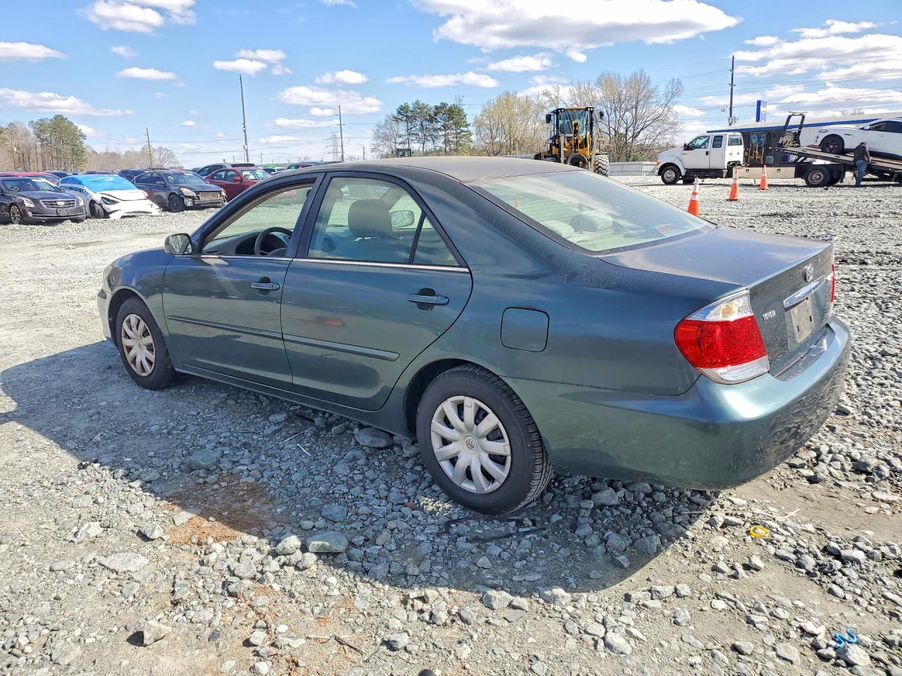 2005 TOYOTA CAMRY LE photo 3