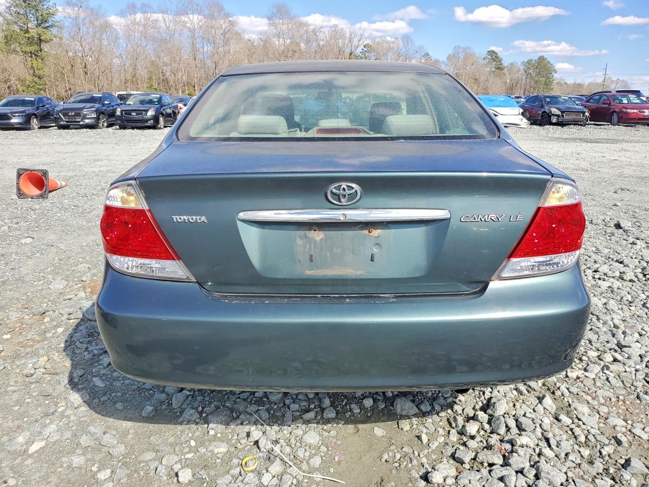 2005 TOYOTA CAMRY LE photo 11