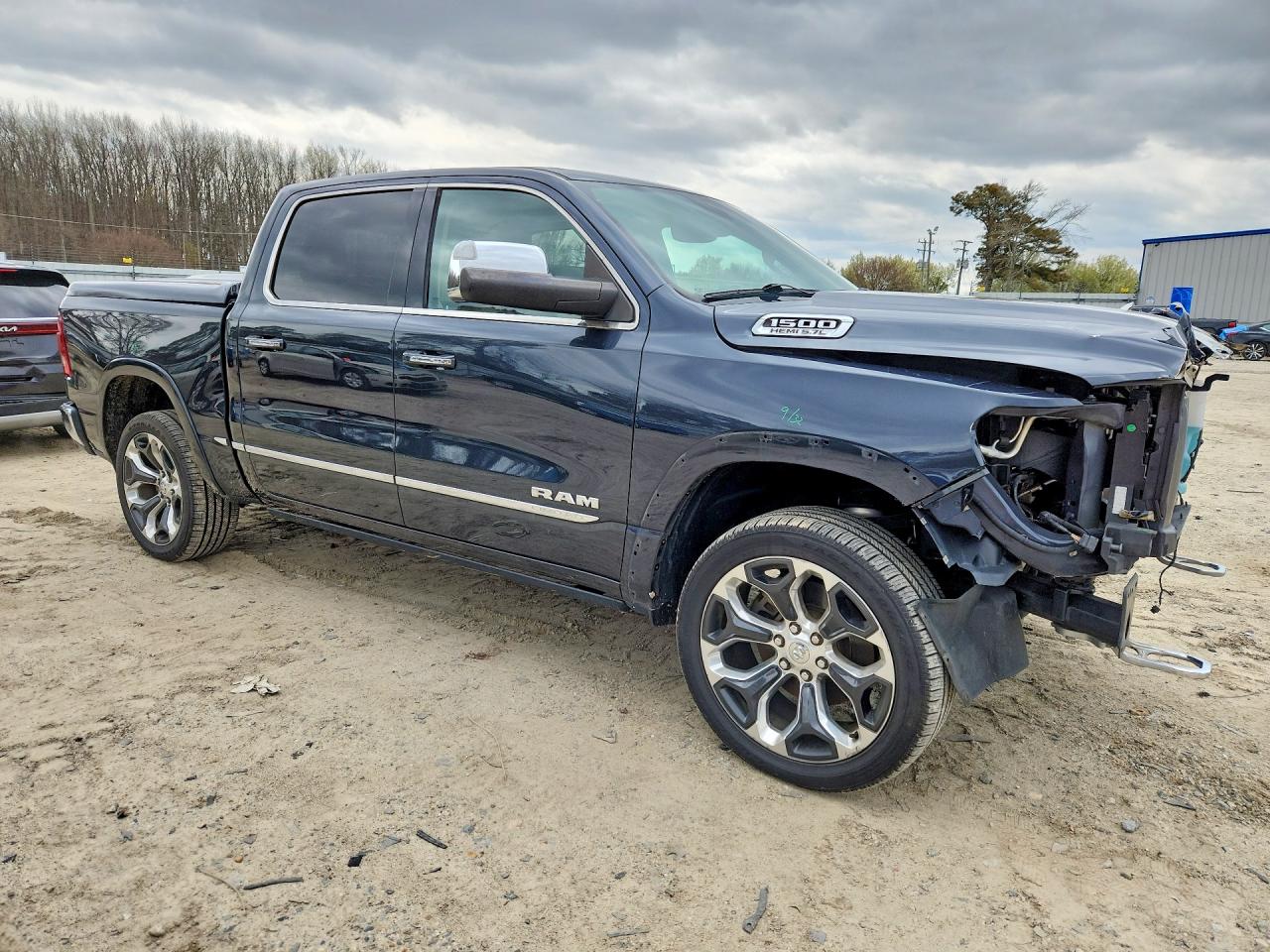 2019 RAM 1500 LIMITED photo 7