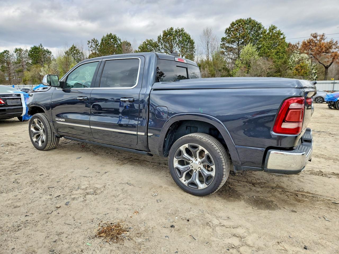 2019 RAM 1500 LIMITED photo 3