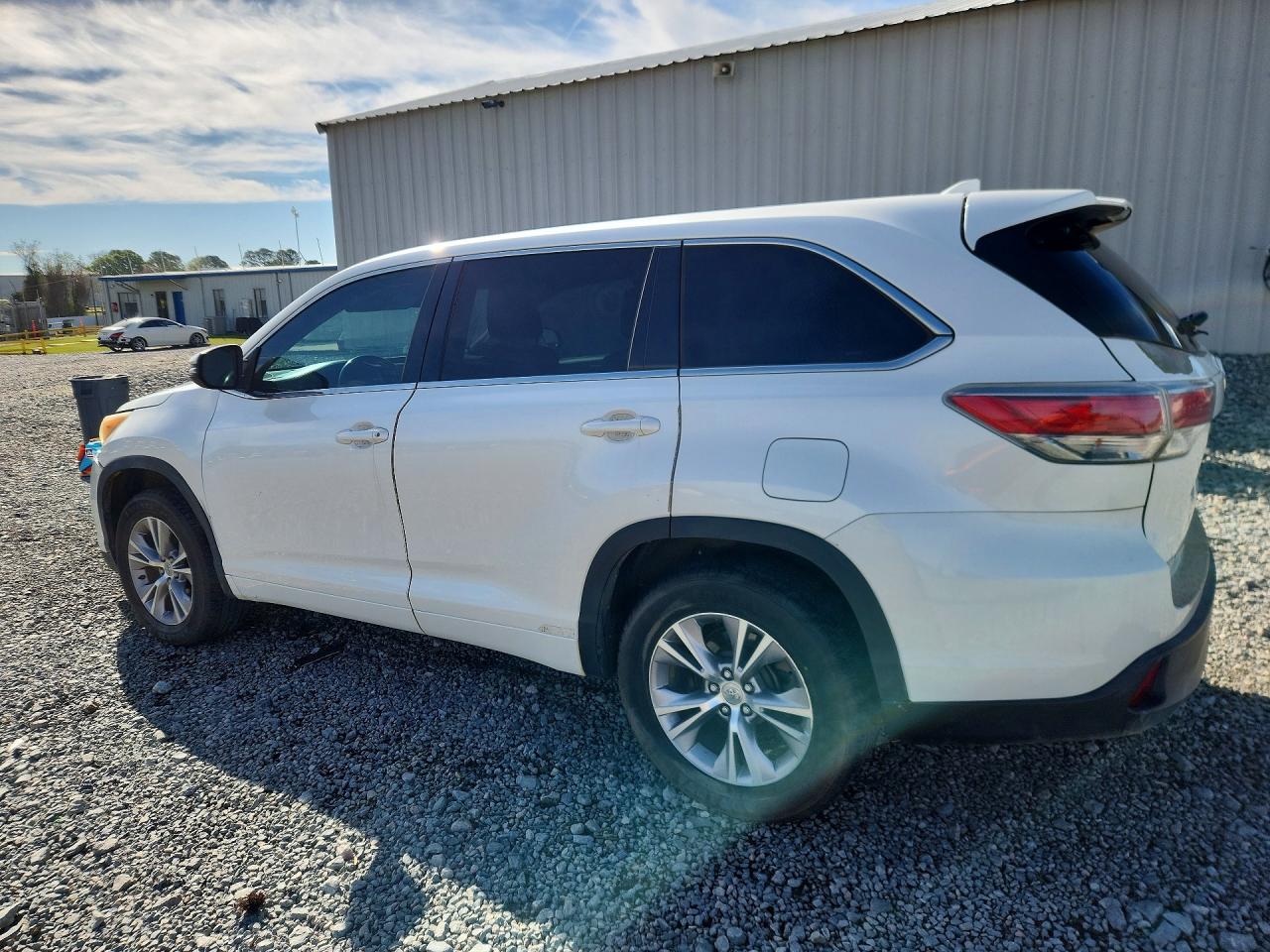 2014 TOYOTA HIGHLANDER LE PLUS photo 3