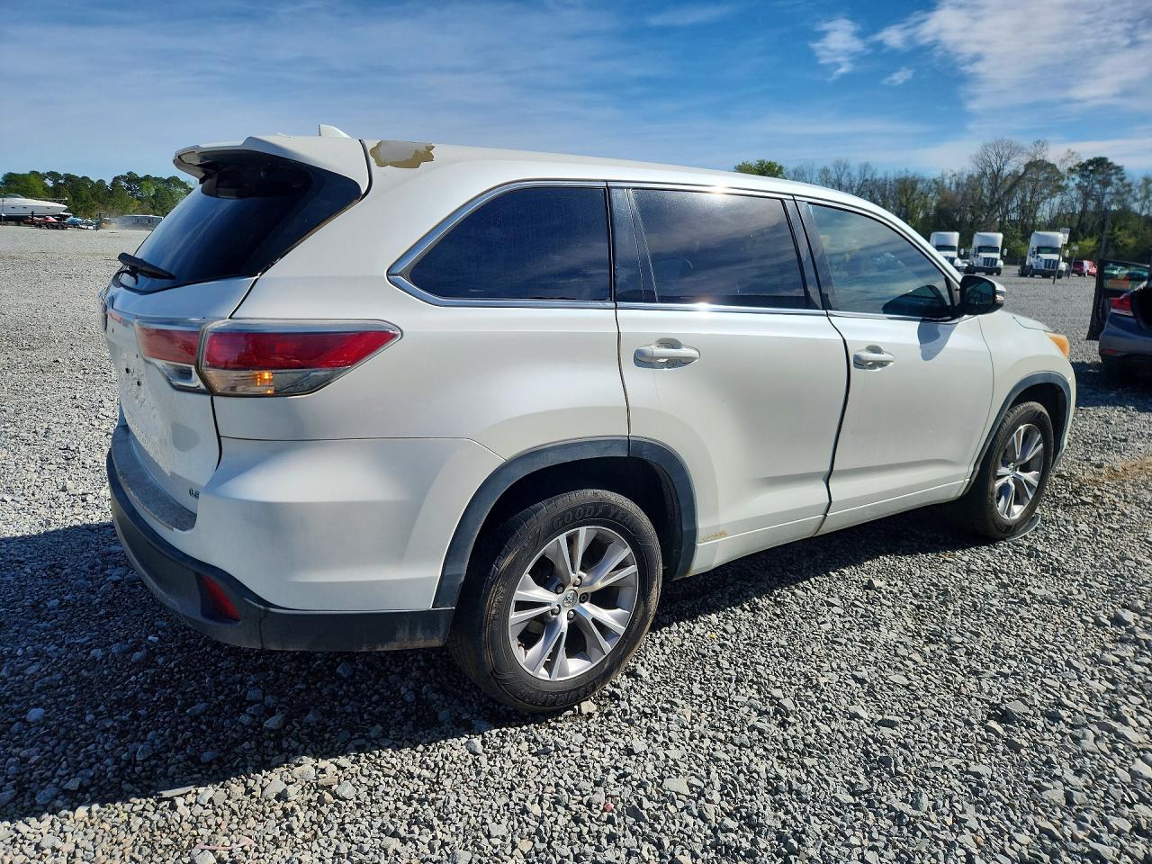 2014 TOYOTA HIGHLANDER LE PLUS photo 5