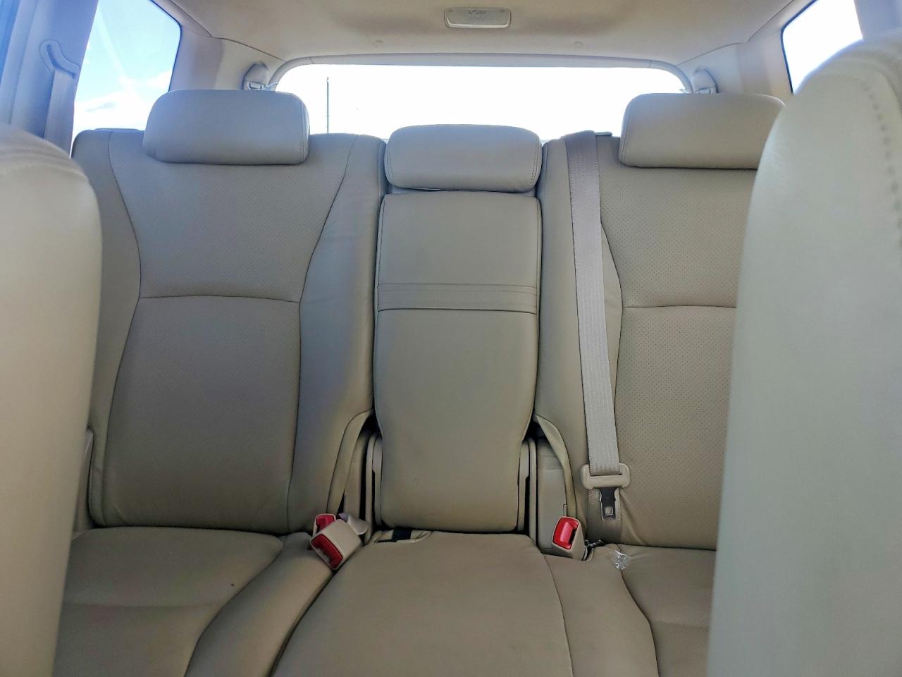 2005 TOYOTA HIGHLANDER BASE photo 19