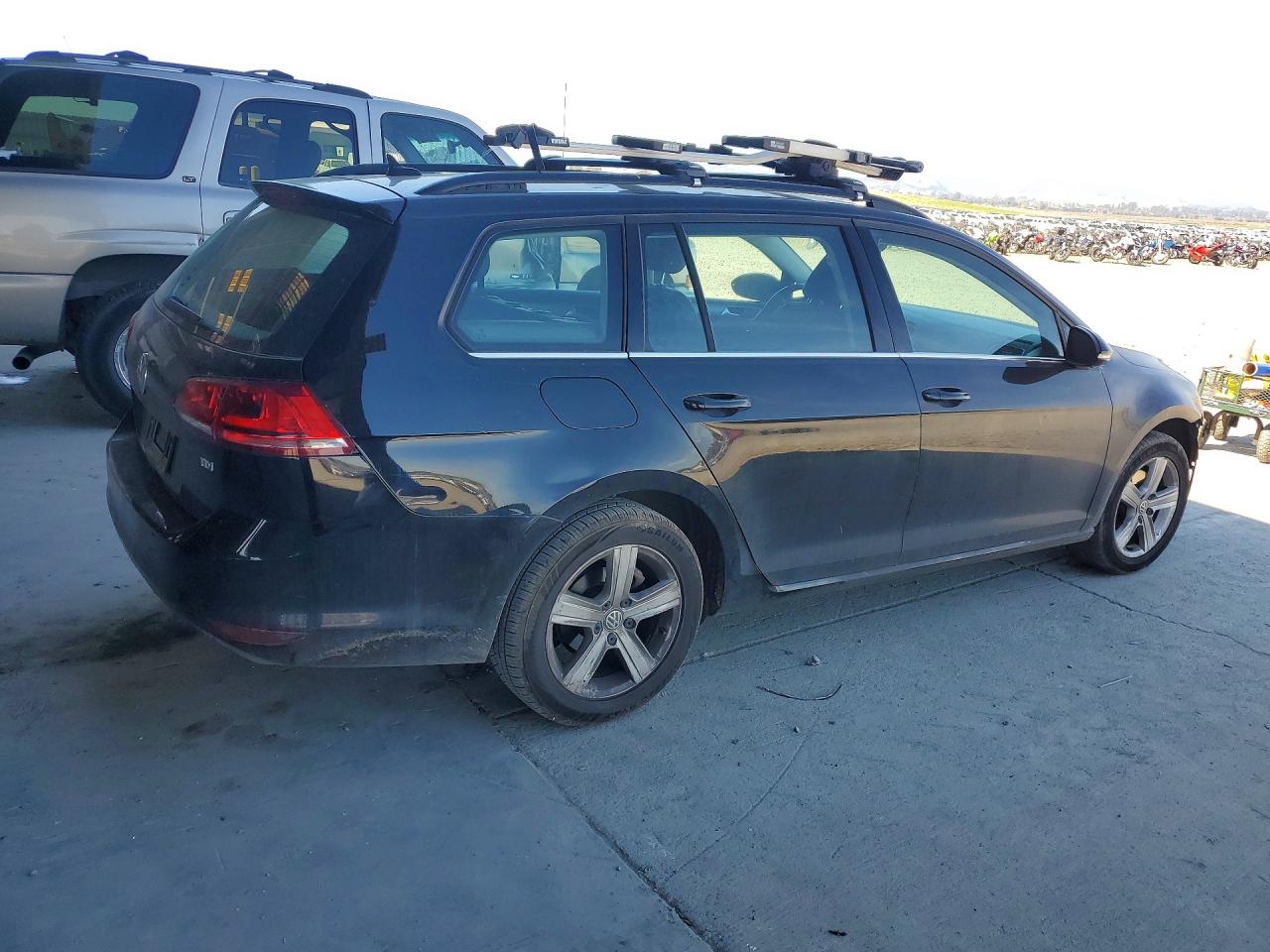 2015 VOLKSWAGEN GOLF SPORTWAGEN TDI S photo 5