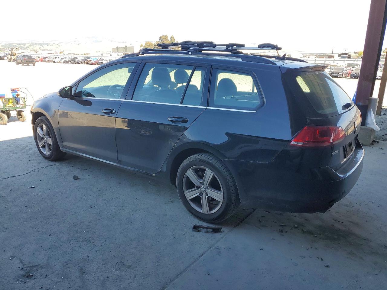 2015 VOLKSWAGEN GOLF SPORTWAGEN TDI S photo 3