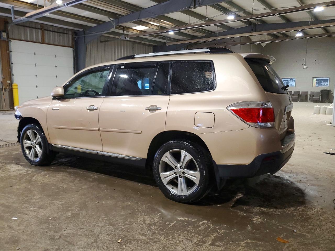 2011 TOYOTA HIGHLANDER photo 2