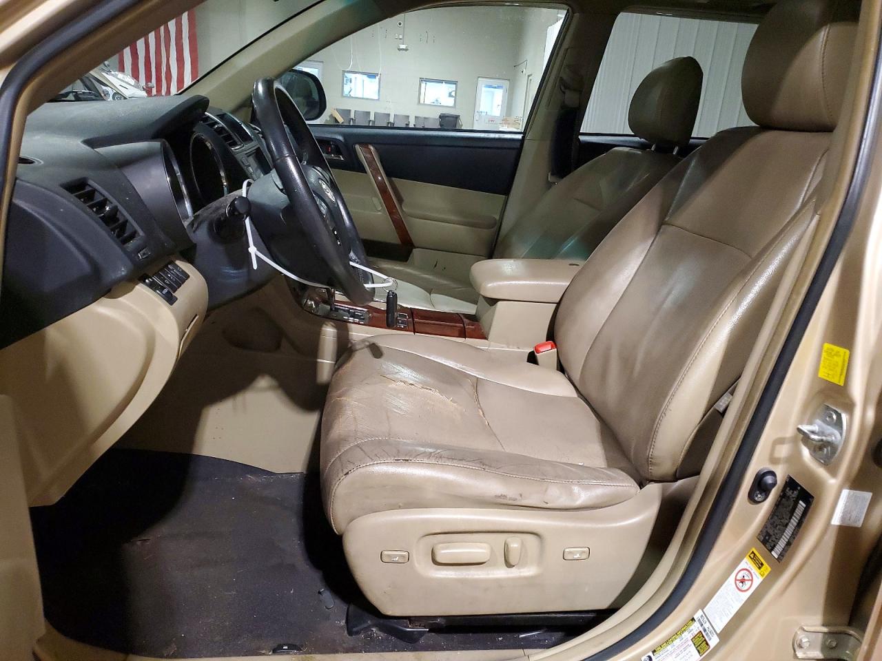 2011 TOYOTA HIGHLANDER photo 7
