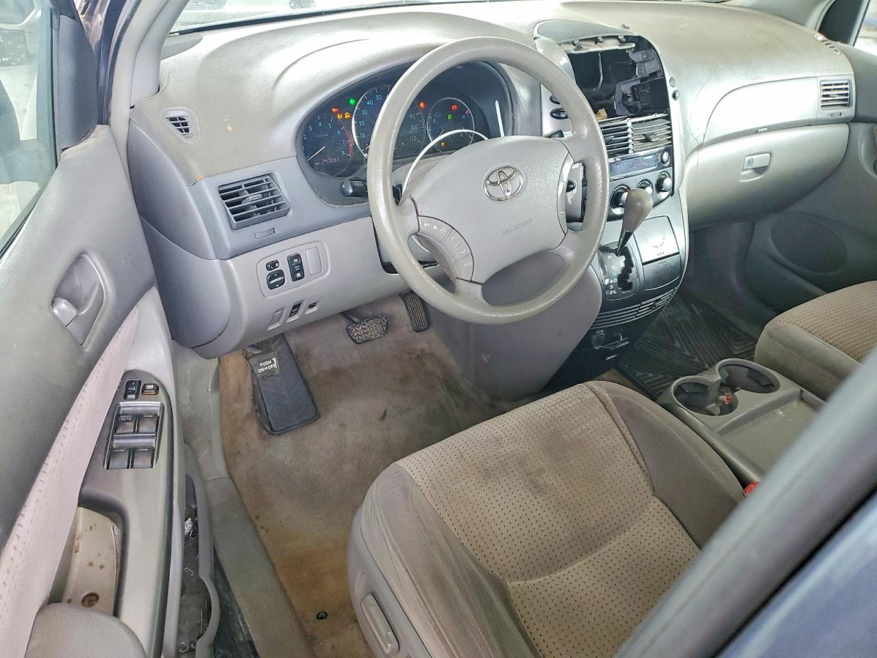2006 TOYOTA SIENNA LE 7 PASSENGER photo 8