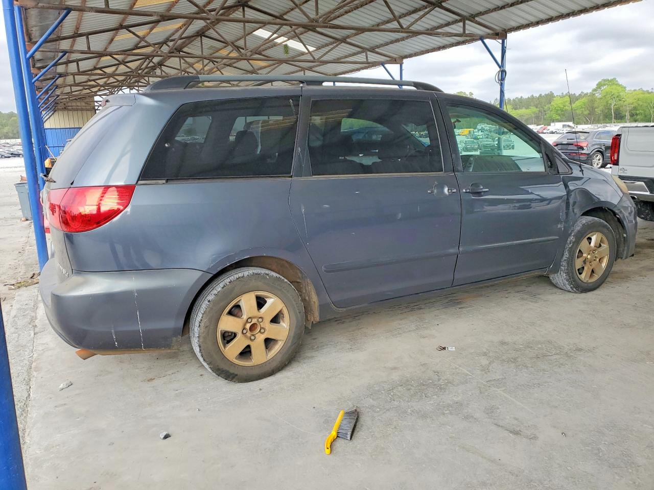 2006 TOYOTA SIENNA LE 7 PASSENGER photo 3