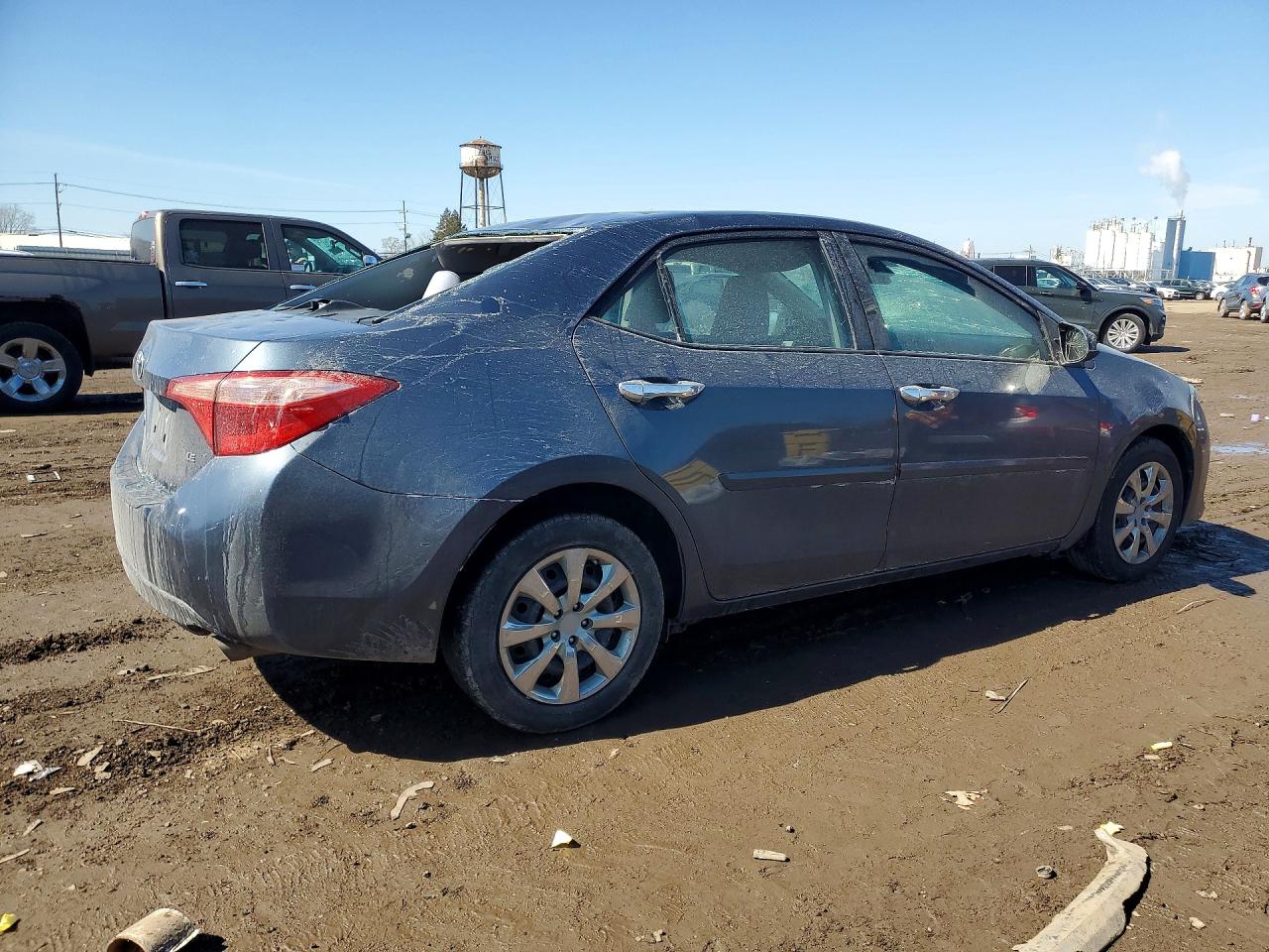 2017 TOYOTA COROLLA LE photo 3