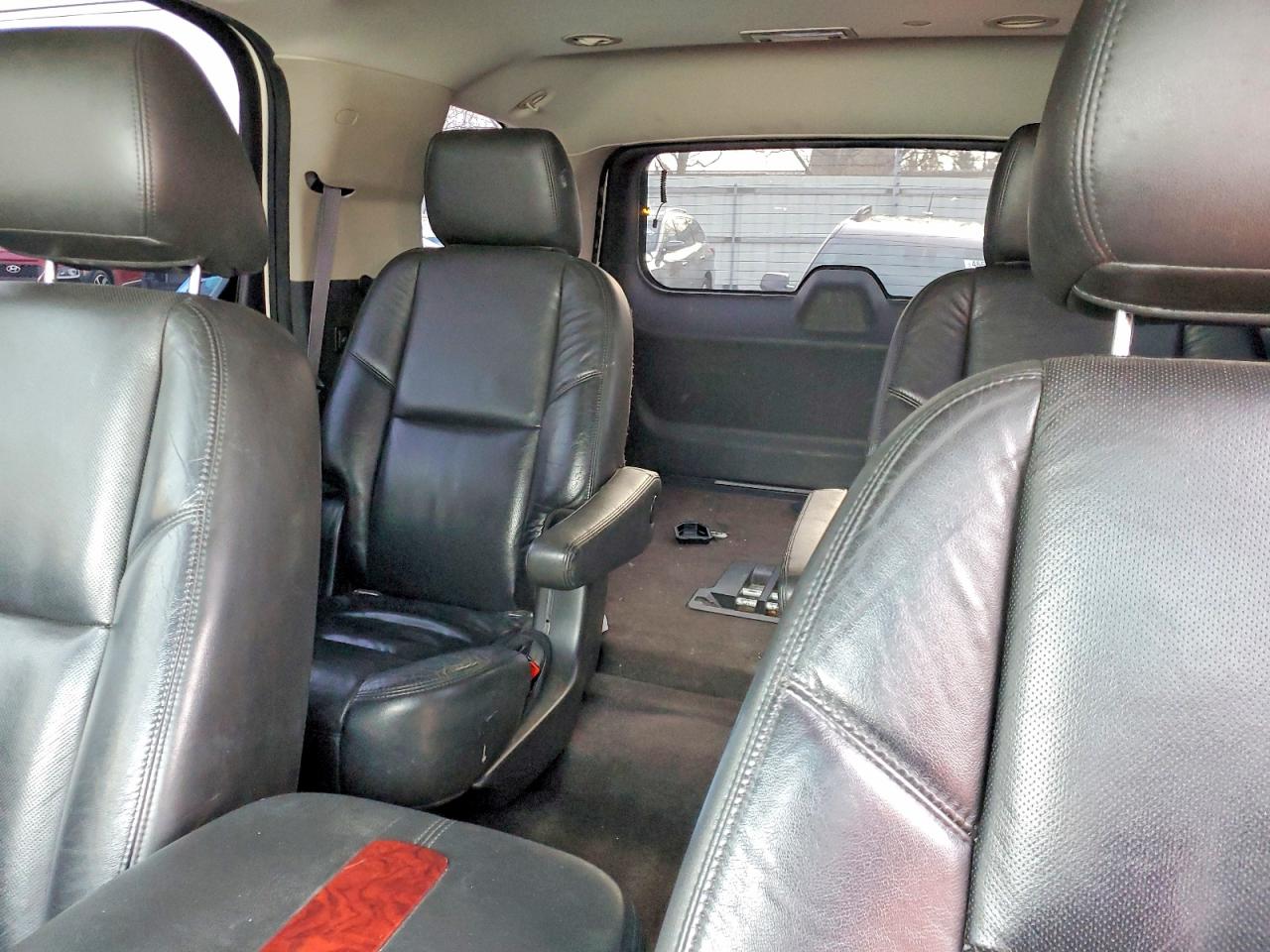 2011 CADILLAC ESCALADE LUXURY photo 28
