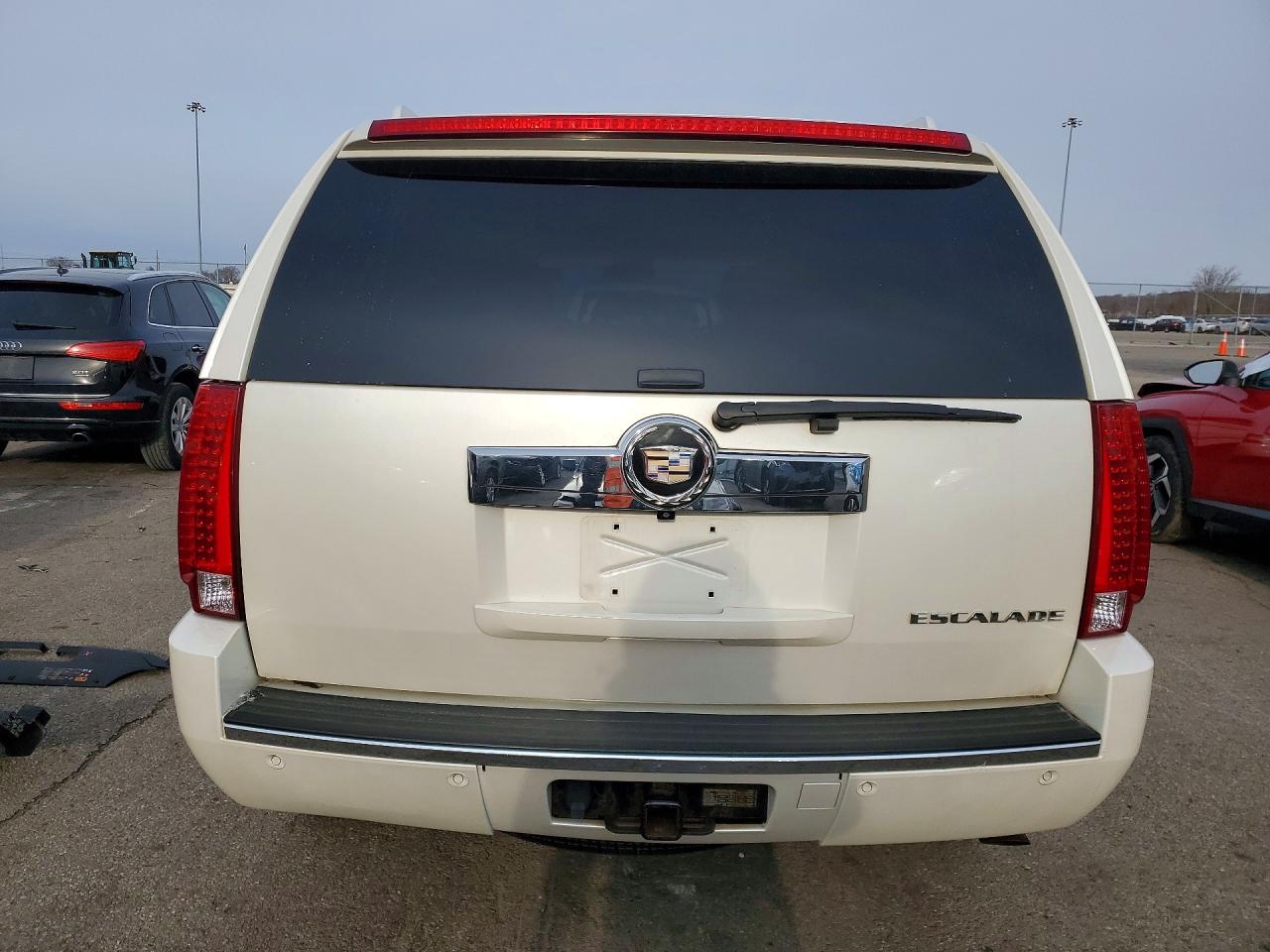 2011 CADILLAC ESCALADE LUXURY photo 16