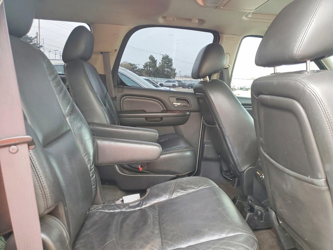 2011 CADILLAC ESCALADE LUXURY photo 31