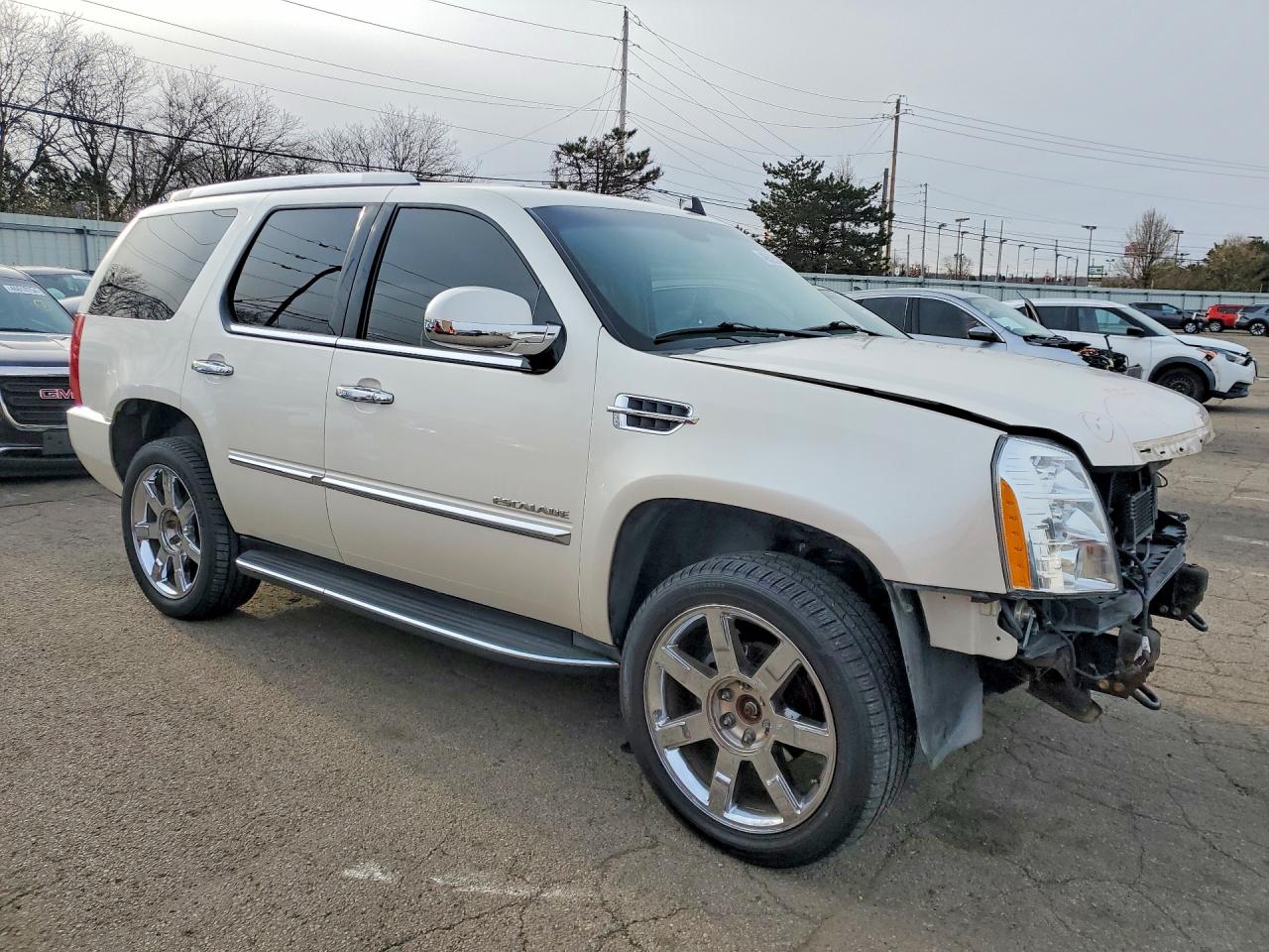2011 CADILLAC ESCALADE LUXURY photo 10