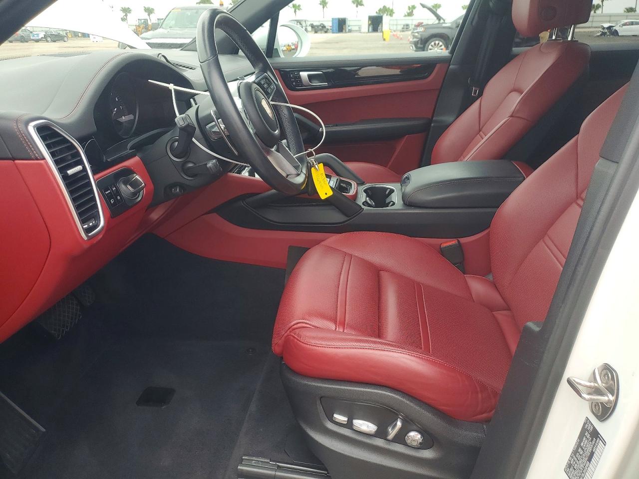 2020 PORSCHE CAYENNE photo 13