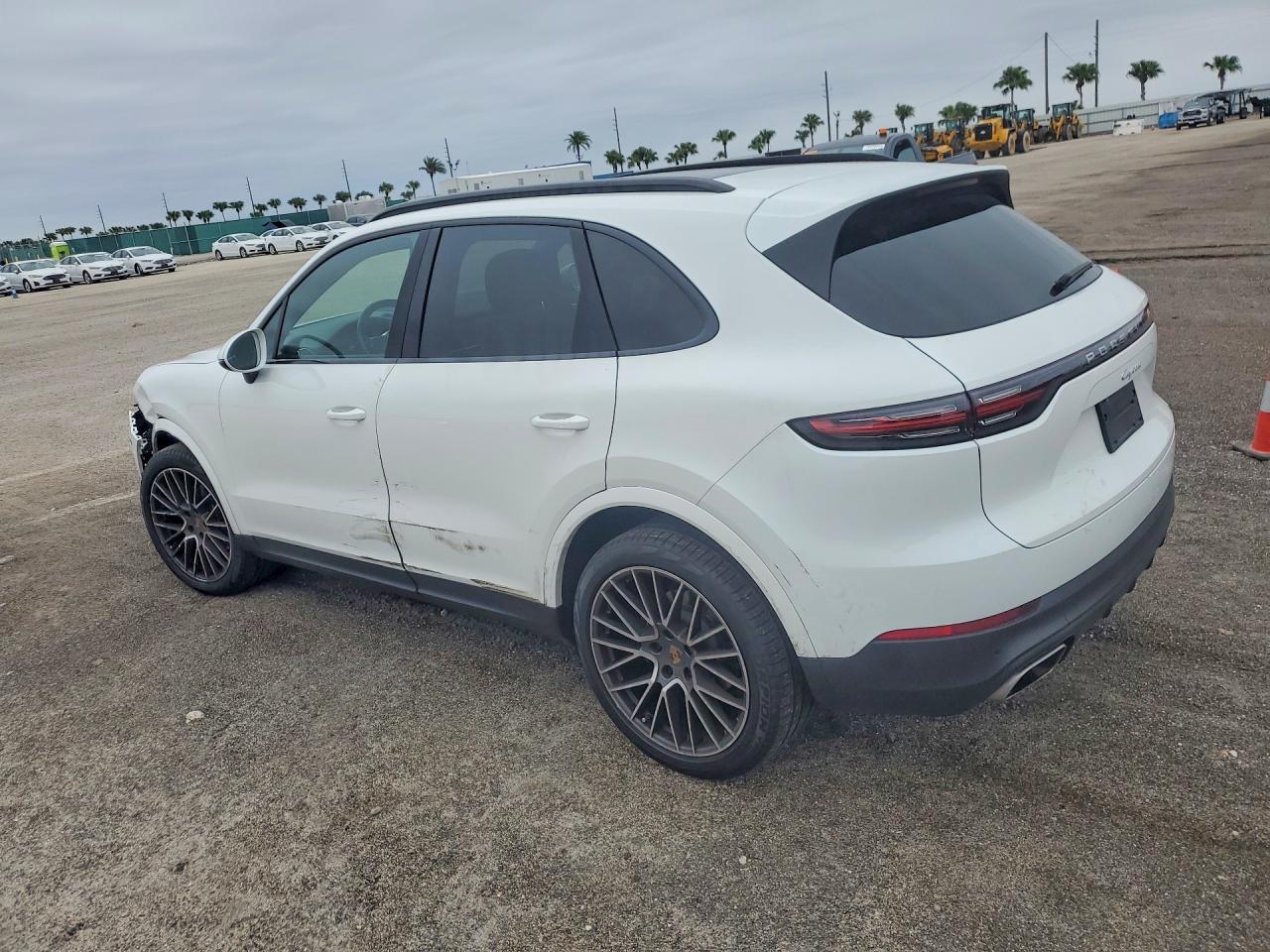 2020 PORSCHE CAYENNE photo 3