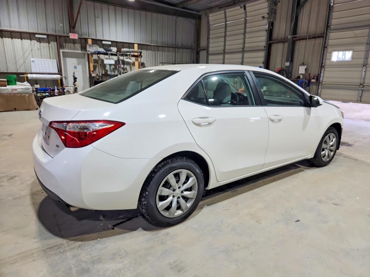 2015 TOYOTA COROLLA photo 3