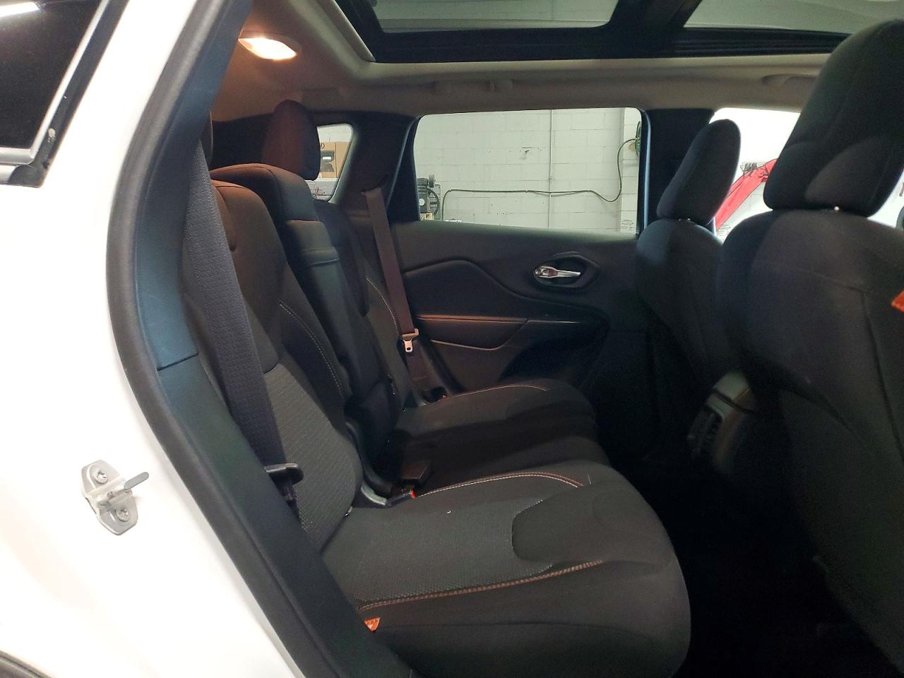 2016 JEEP CHEROKEE LATITUDE photo 11