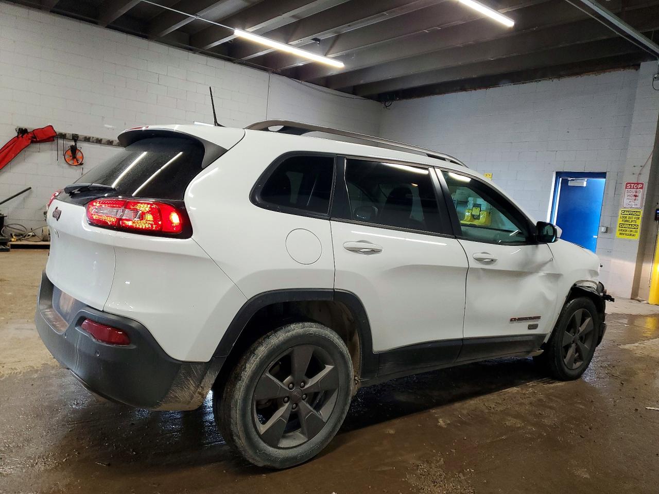 2016 JEEP CHEROKEE LATITUDE photo 3