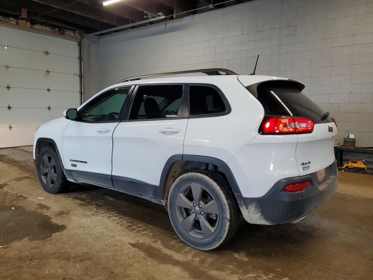 2016 JEEP CHEROKEE LATITUDE photo 2