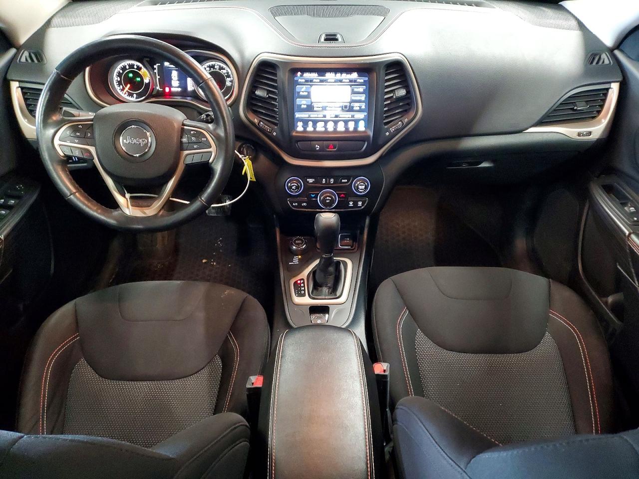 2016 JEEP CHEROKEE LATITUDE photo 8