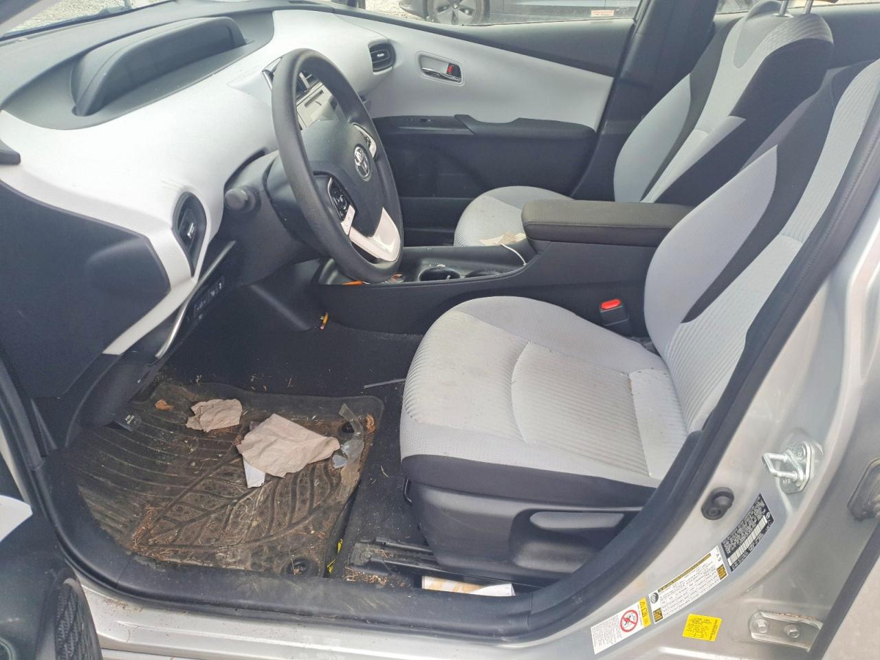 2018 TOYOTA PRIUS TWO photo 7