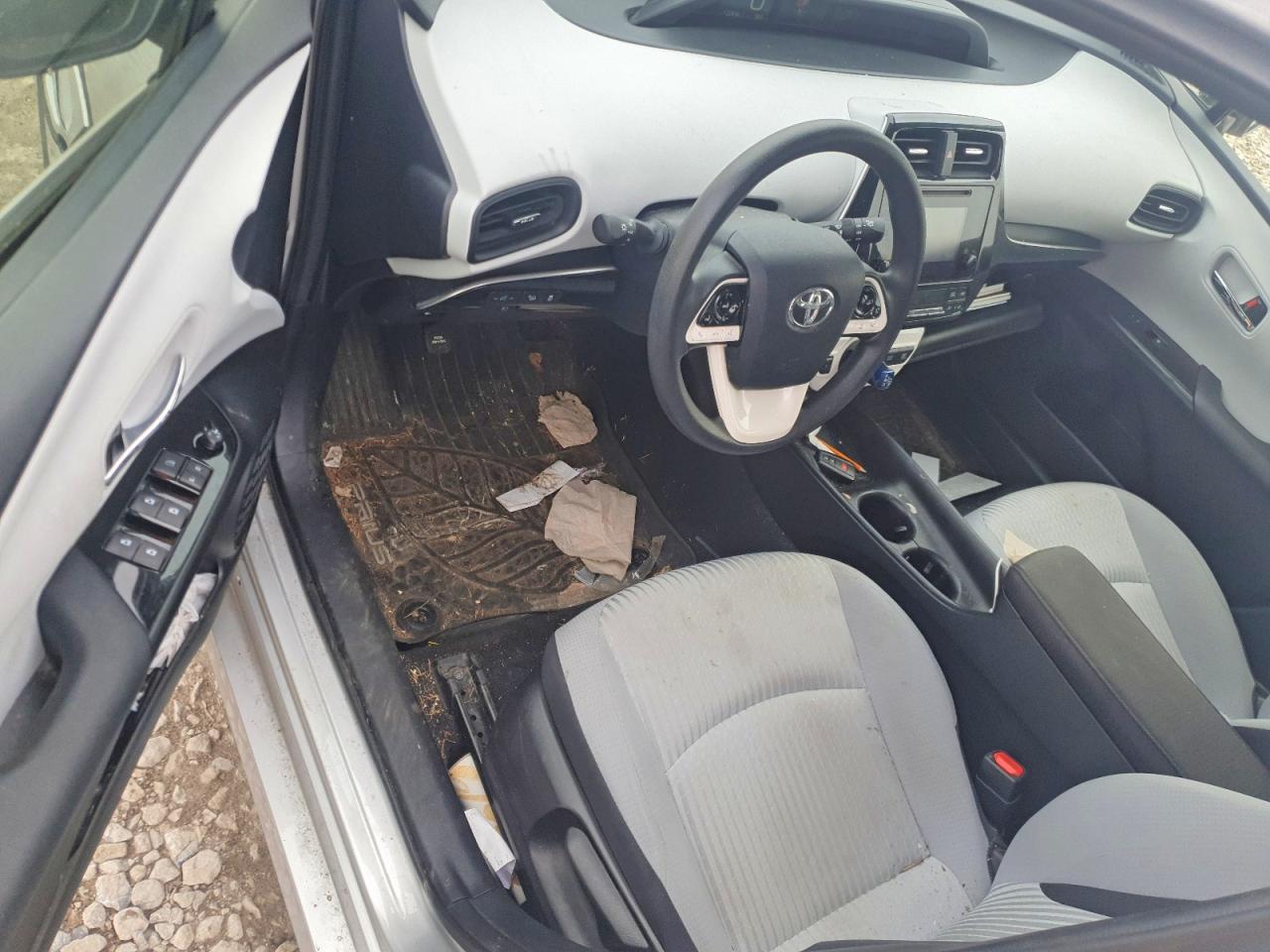 2018 TOYOTA PRIUS TWO photo 8