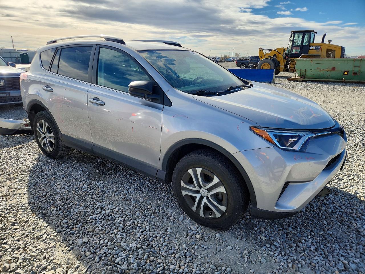 2016 TOYOTA RAV4 LE photo 4