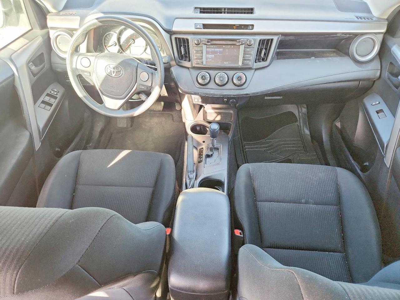 2016 TOYOTA RAV4 LE photo 8