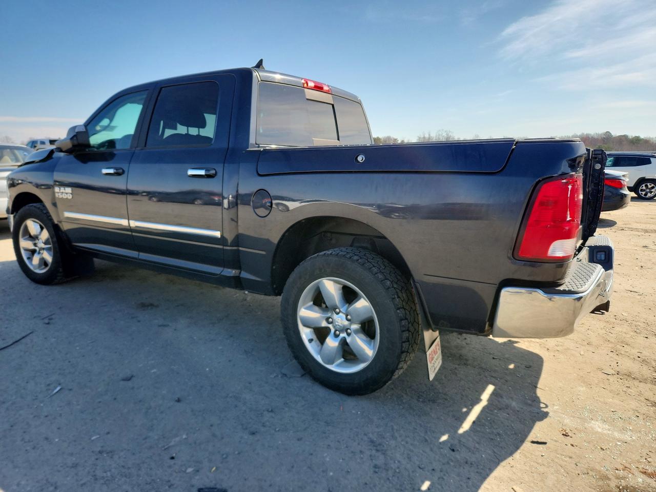 2018 RAM 1500 SLT photo 3