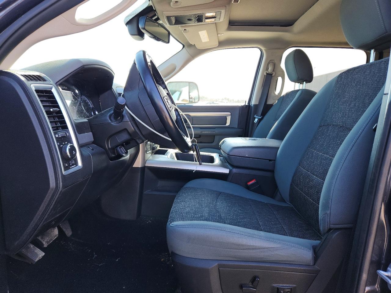 2018 RAM 1500 SLT photo 13