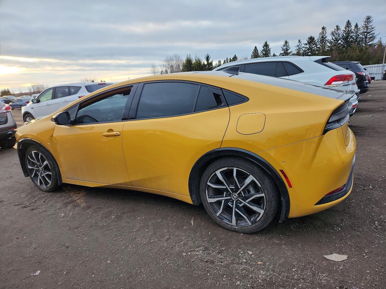 2025 TOYOTA PRIUS photo 4