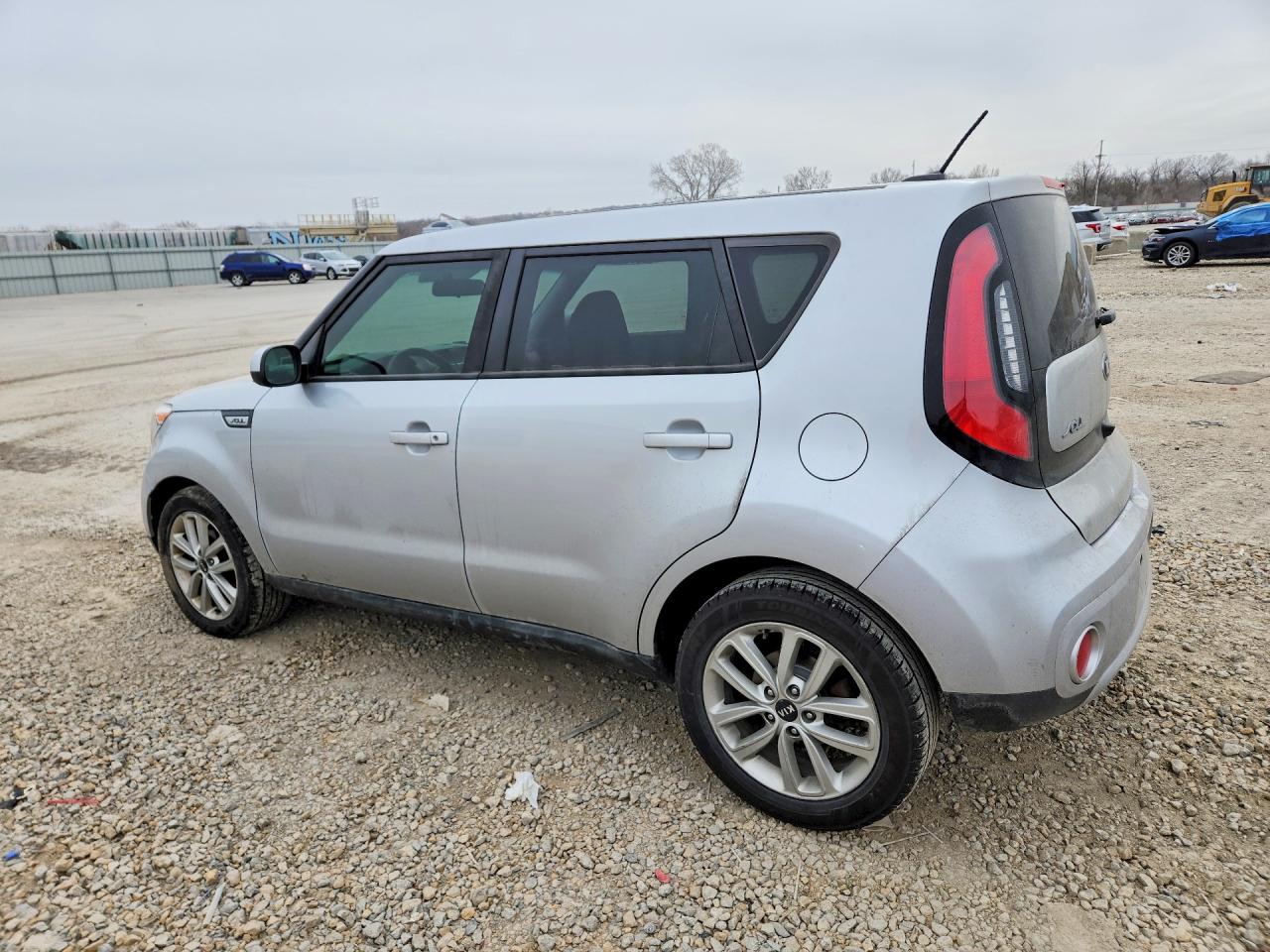 2017 KIA SOUL + photo 3