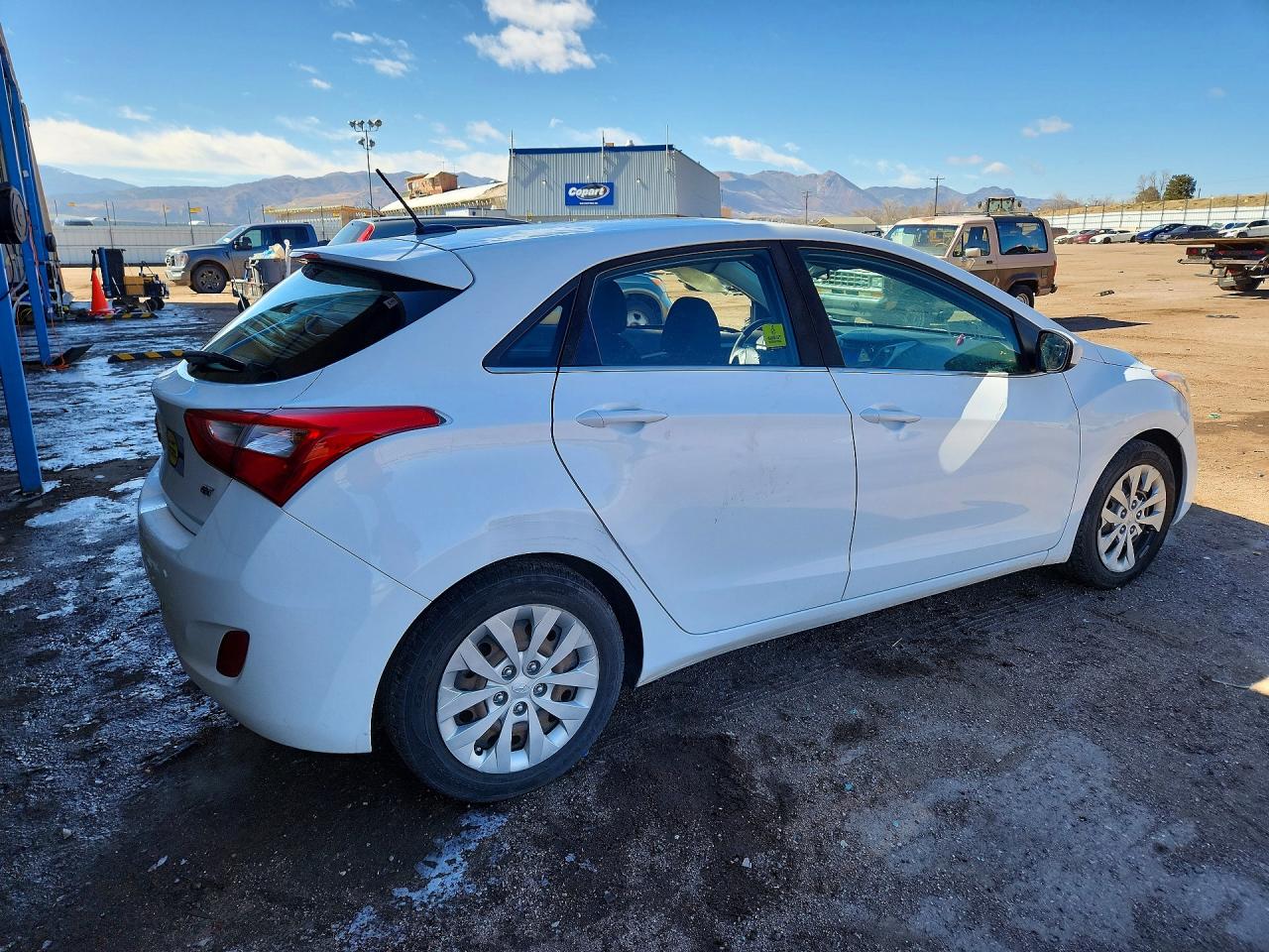 2017 HYUNDAI ELANTRA GT BASE photo 9