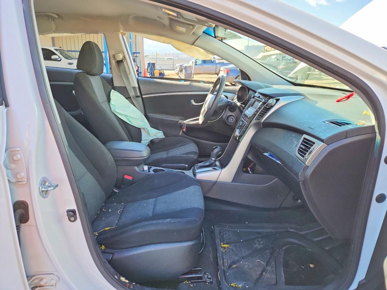 2017 HYUNDAI ELANTRA GT BASE photo 25