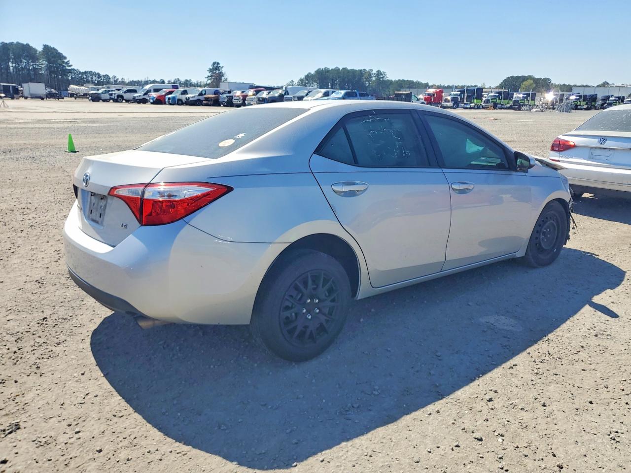 2015 TOYOTA COROLLA LE photo 3