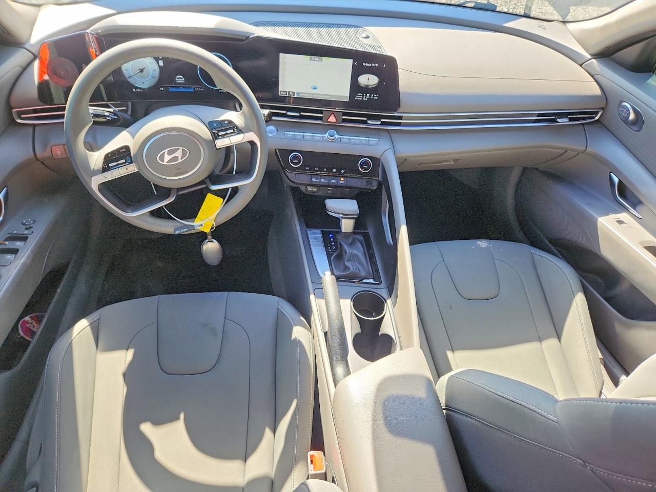 2024 HYUNDAI ELANTRA SEL photo 8