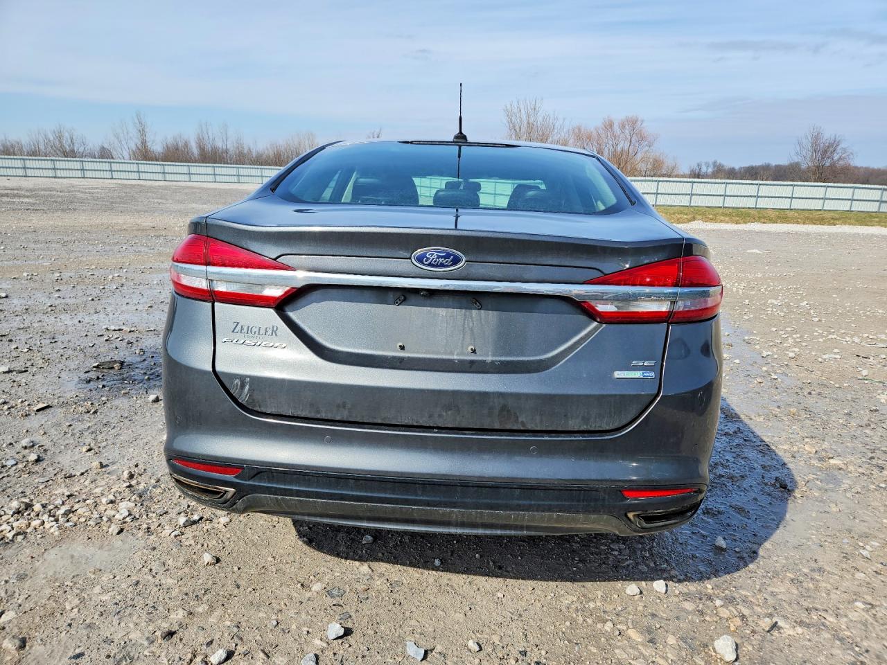 2017 FORD FUSION SE photo 11