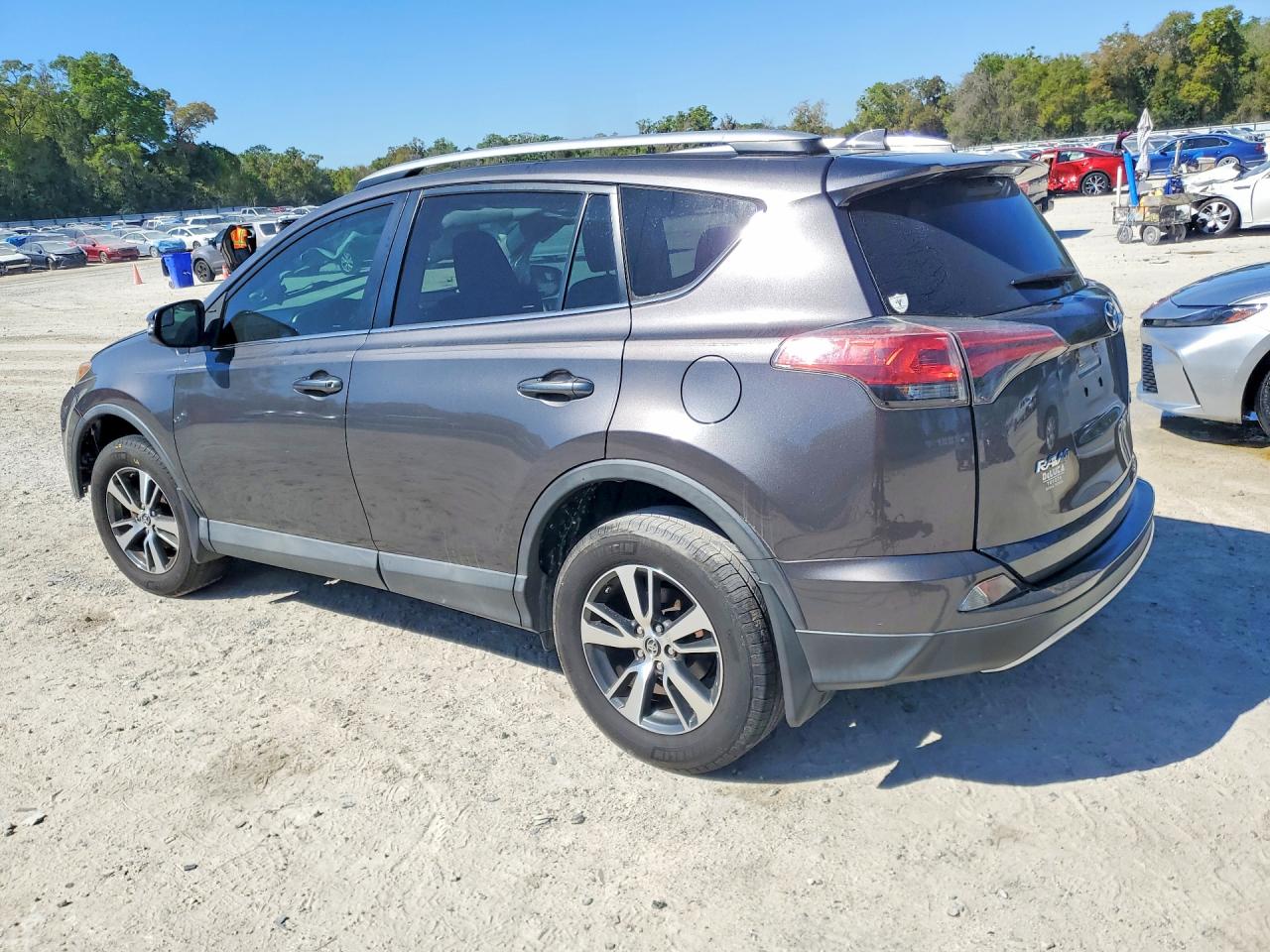 2016 TOYOTA RAV4 XLE photo 2