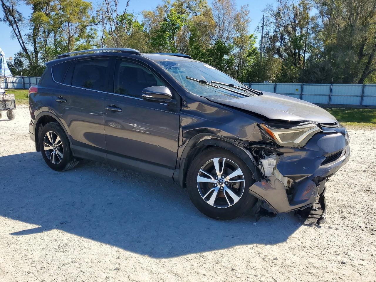 2016 TOYOTA RAV4 XLE photo 4