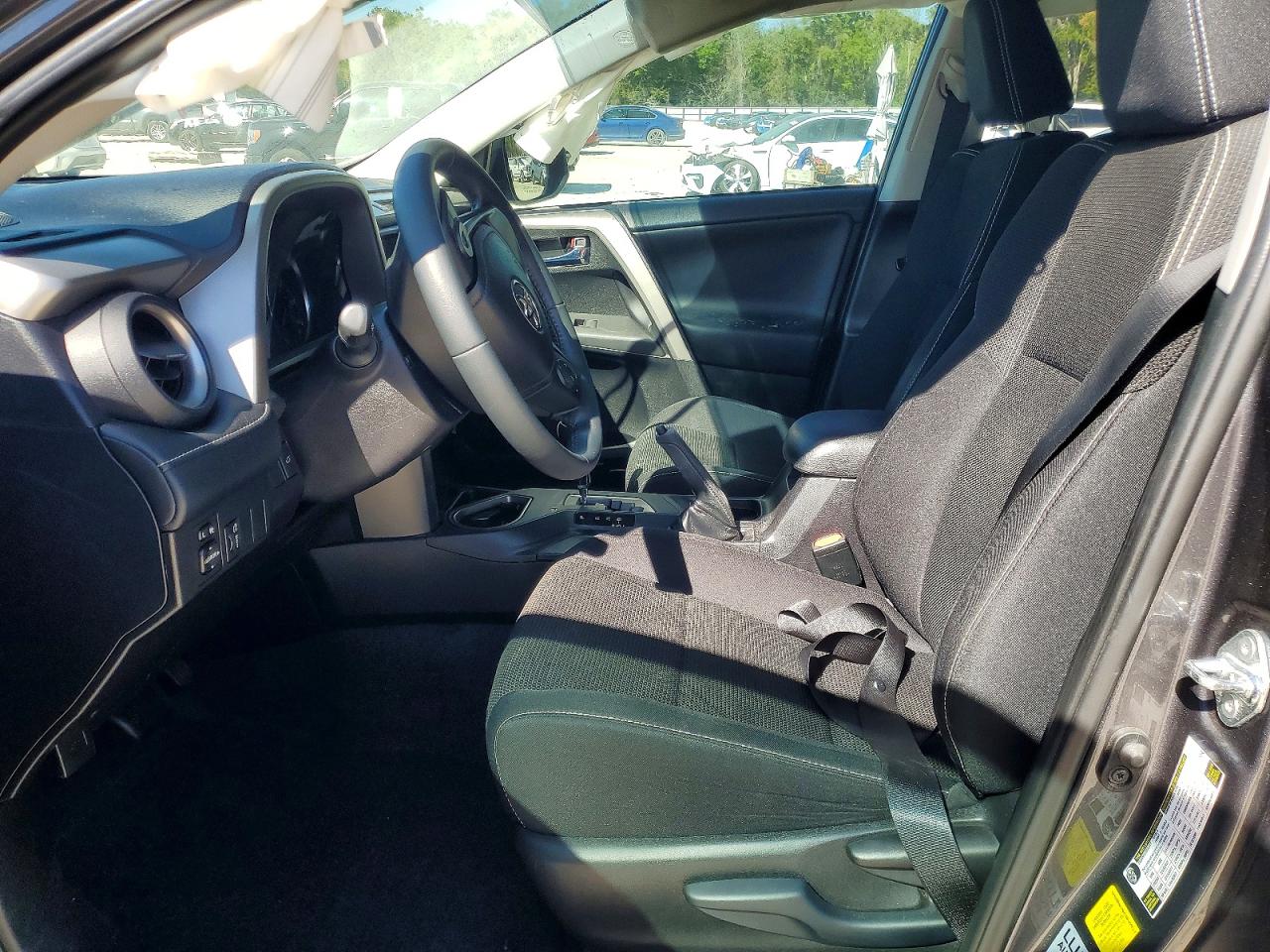 2016 TOYOTA RAV4 XLE photo 7