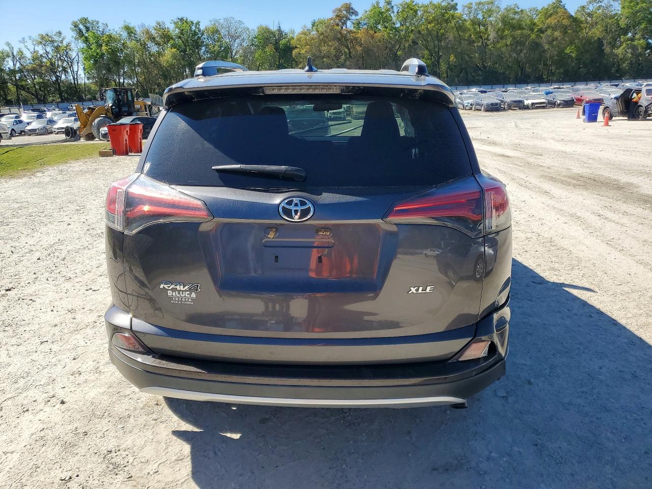 2016 TOYOTA RAV4 XLE photo 6