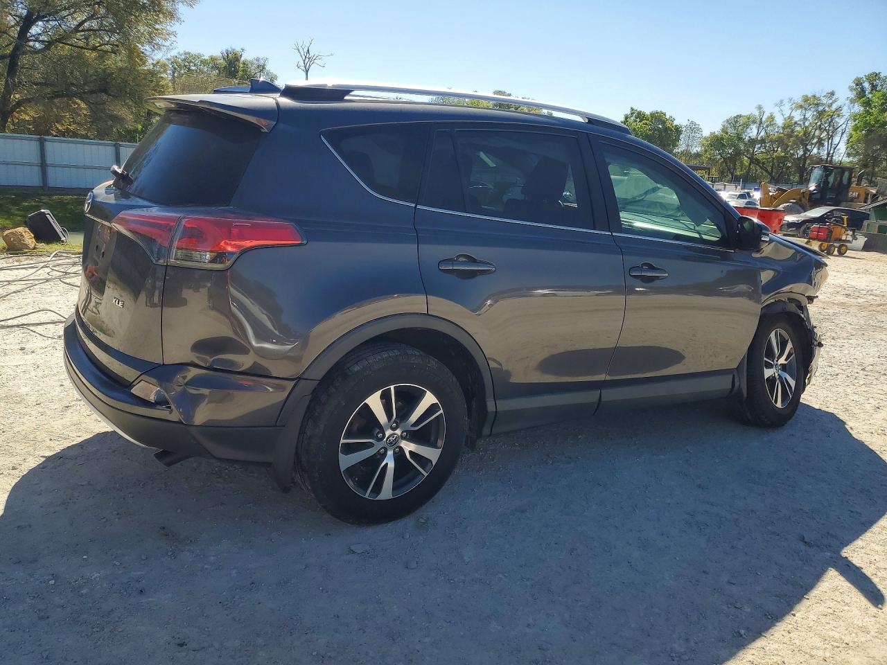 2016 TOYOTA RAV4 XLE photo 3