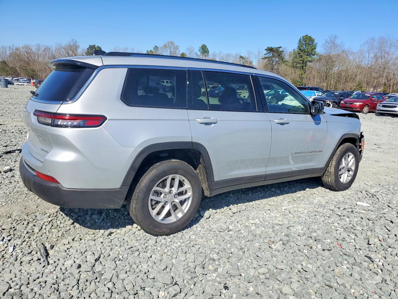 2023 JEEP GRAND CHEROKEE L LAREDO photo 3