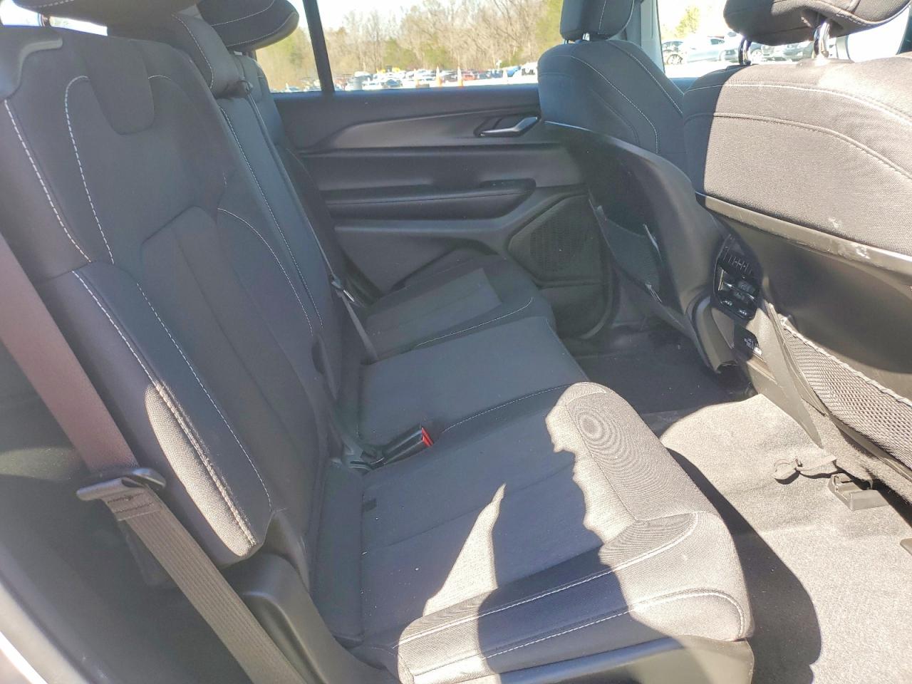 2023 JEEP GRAND CHEROKEE L LAREDO photo 11