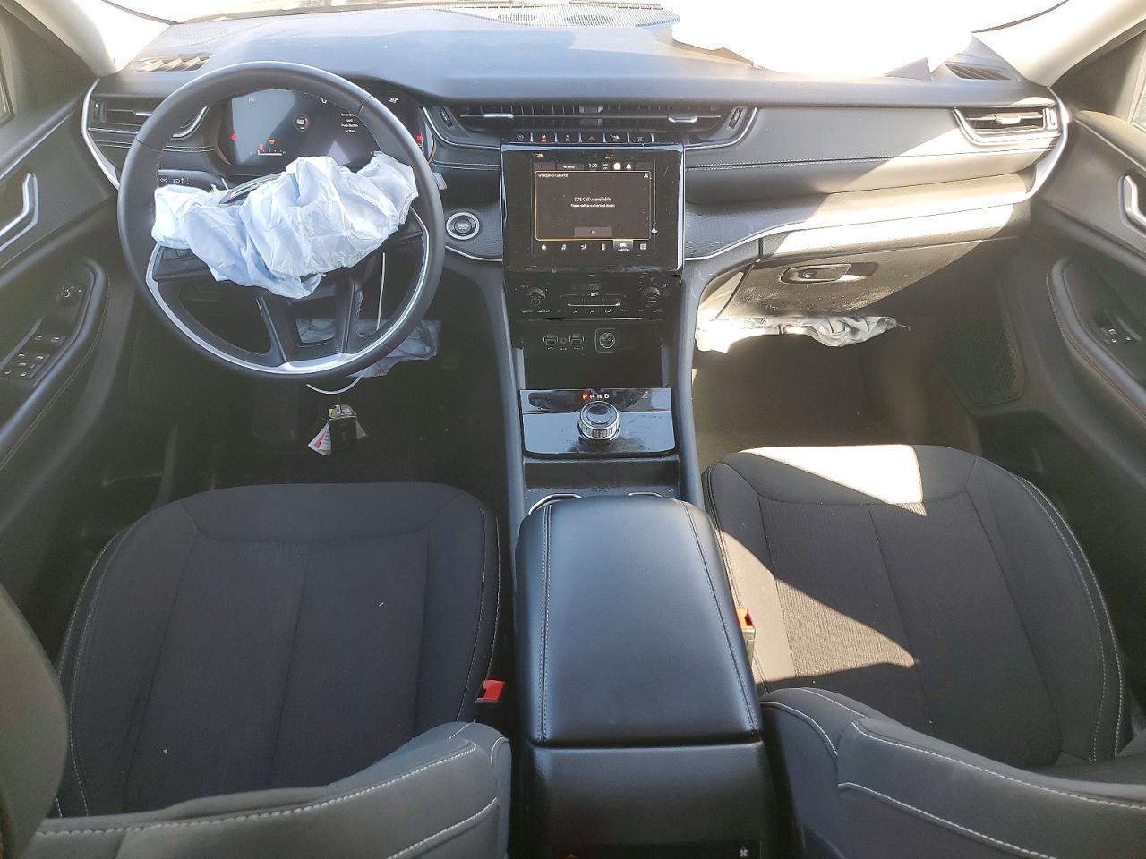 2023 JEEP GRAND CHEROKEE L LAREDO photo 8