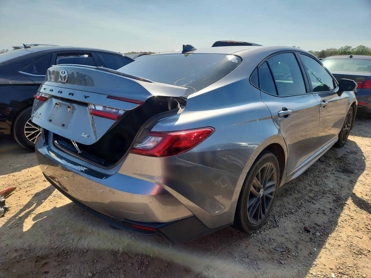 2025 TOYOTA CAMRY SE photo 3