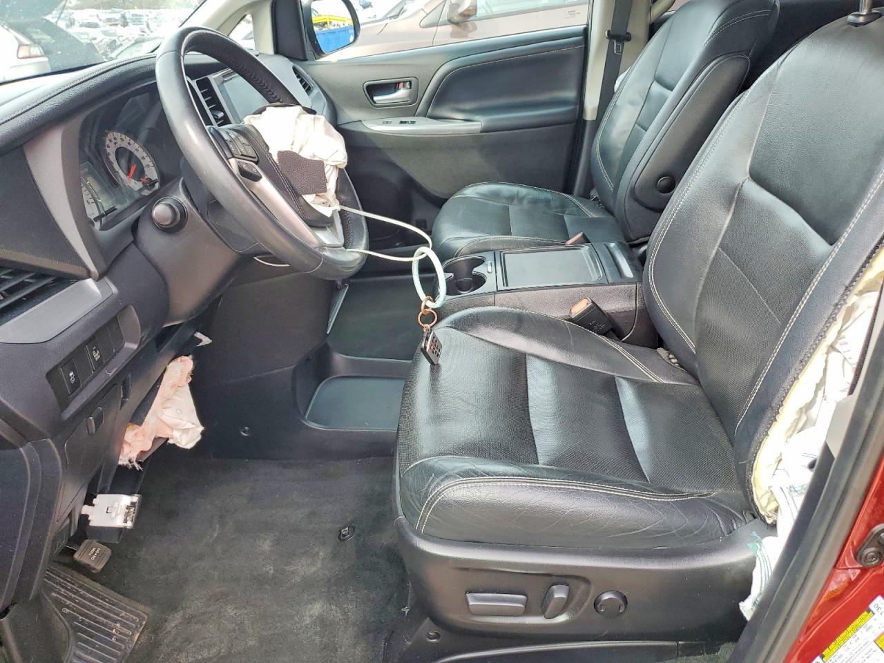 2017 TOYOTA SIENNA SE 8-PASSENGER photo 13