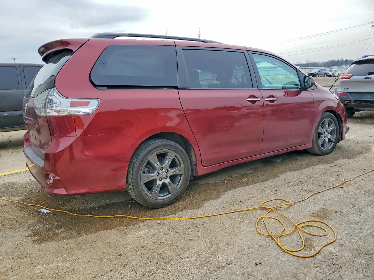 2017 TOYOTA SIENNA SE 8-PASSENGER photo 5